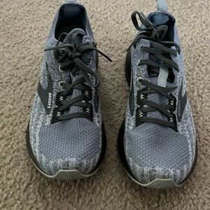 Brooks levitate 3 color energize